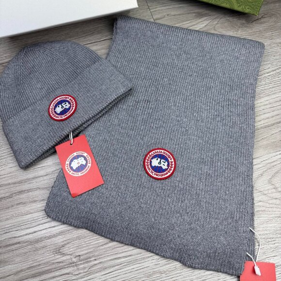 Canada Goose Knitted Hat and Scarf Two-Piece Set - Picture 1 of 7